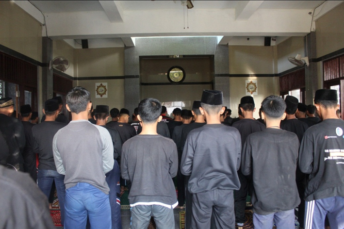 Membangun Karakter Religius Peserta Ketarunaan, Di SMK Negeri 1 Bulukerto Dilaksanakan Kegiatan Sholat Dhuha Berjamaah